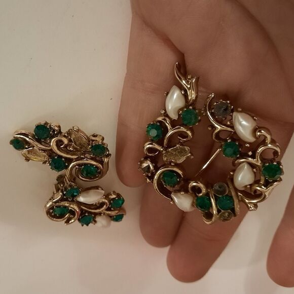 Vintage Rhapsody brooch and earring set - Picture 4 of 12